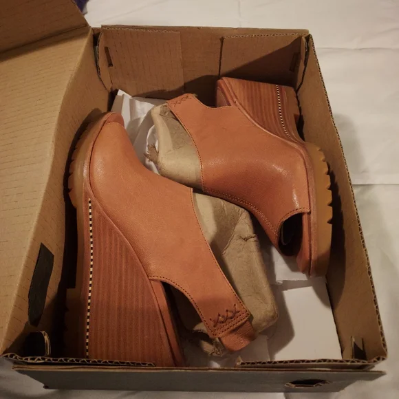 EUC Sorel After Hours slingbacks, camel, size 8 - Picture 4 of 9